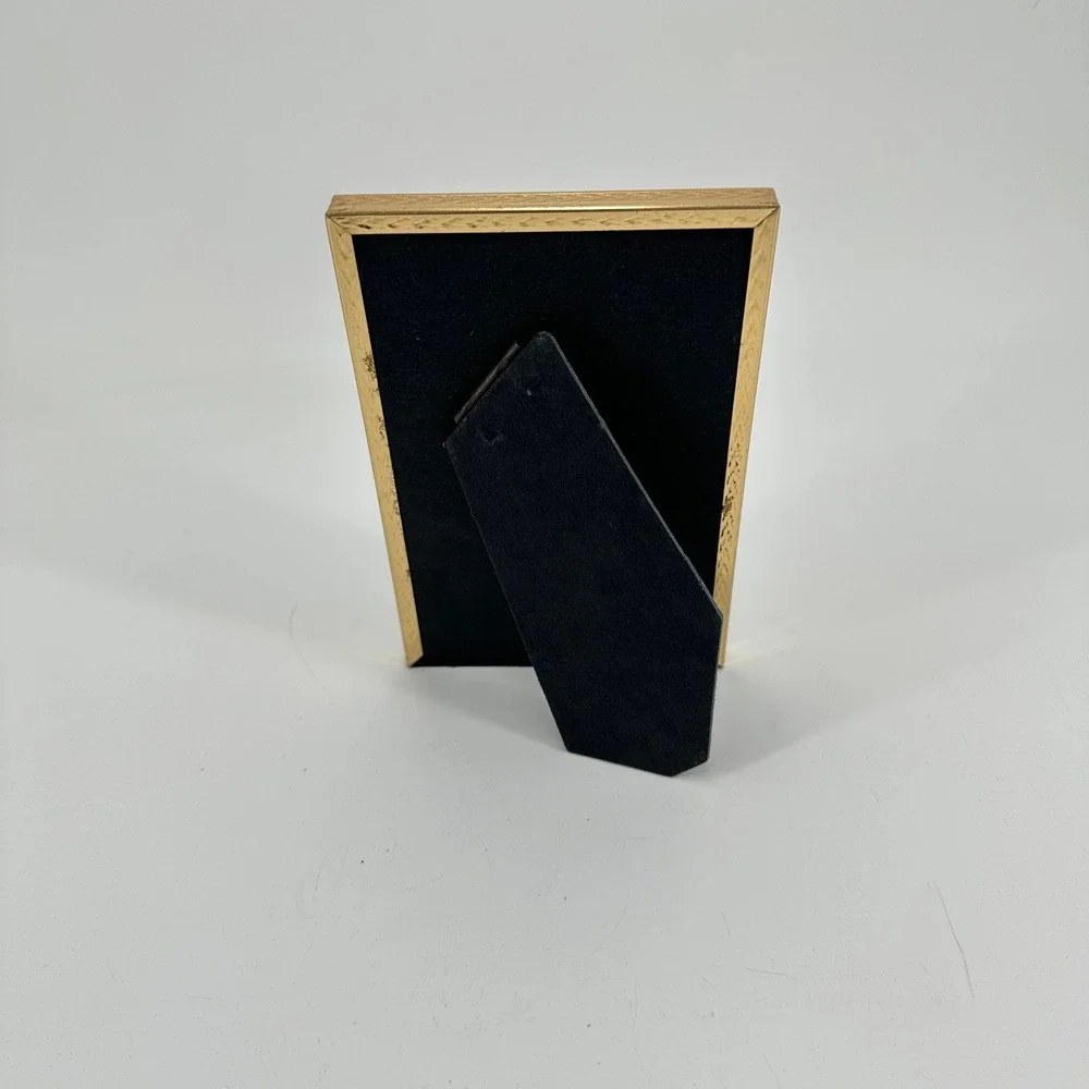 Intercraft Gold Tone Metal 4x6 Picture Frame Etched Chevron Pattern 1102G1